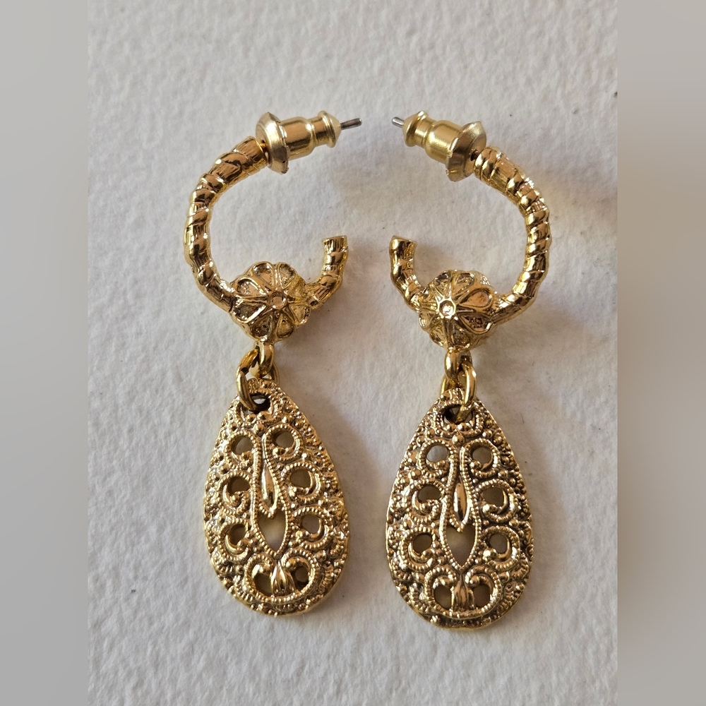 VTG💫1928 Goldtone Hoop Teardrop Earrings